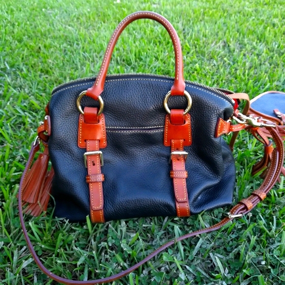 Dooney & Bourke Handbags - Dooney and Bourke leather purse
